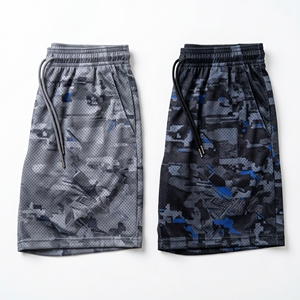 Shorts en maille à motif camouflage numérique personnalisé pour hommes, shorts d'entraînement de basket-ball par sublimation - Product Image 1