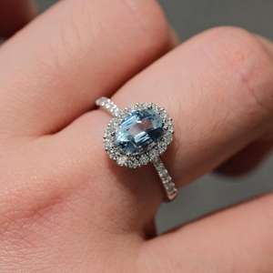 Bague ovale halo en aquamarine Santa Maria faite à la main, or blanc 18 carats, bijoux fins de luxe, cadeau de fiançailles, cadeau de mariage pour femmes - Product Image 2