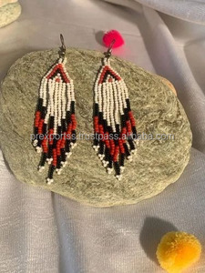 Pendientes Colgantes Bordados con Semillas Americanas, Estilo Clásico, para Fiestas y Eventos, Unisex, con Colores Nativos y Blanco - Product Image 4