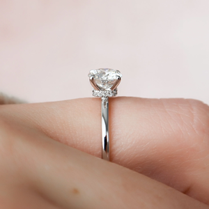 แหวนหมั้นเพชรทรงกลมเจียระไนแบบบริลเลียนท์ ทอง 14k สำหรับผู้หญิง คลาสสิก ได้รับการรับรองจาก IGI เพชรเพาะเลี้ยงในห้องปฏิบัติการ - Product Image 3