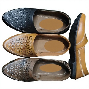 รองเท้าหนังแท้ทรงชัลลิสสำหรับผู้ชาย งานแฮนด์เมด แฟชั่นทันสมัย สีสั่งทำได้ กันน้ำ สไตล์วินเทจแบบฟาร์มเฮาส์ ทนทาน - Product Image 5