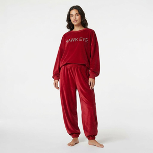 Conjunto Deportivo de Terciopelo Rojo para Mujer, de Alta Calidad y Personalizado, Manga Larga, Cuello Redondo, Corte Holgado, con Logotipo de Pedrería, Ropa Casual de Invierno - Product Image 1