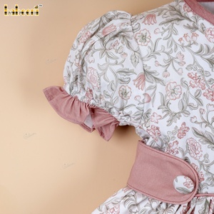 DR4522 – เดรสแขนพองลายดอกไม้พร้อมดีเทลผ้าปิเก้สีชมพู - Product Image 3