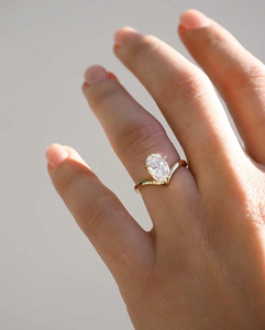 Bague de fiançailles solitaire en or massif 14 carats avec moissanite taille ovale de luxe, bijoux fins minimalistes, vente en gros - Product Image 1