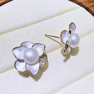 Pendientes de Perlas de Agua Dulce Naturales de Zhuji, Pendientes de Flores Mate de Lujo Ligero y a la Moda, Aguja de Plata S925, Perla Blanca - Product Image 4