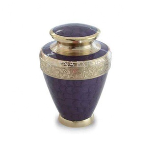 Urna funeraria de estilo europeo grabada de última banda artesanal para cenizas recién llegado, urnas para adultos con acabado grabado y latón - Product Image 2