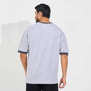 Camiseta de Algodón Extra Grande para Hombre, 100% de Alta Calidad, Color Gris Sólido, Cuello Redondo, Manga Corta, Ribete en Contraste, Estilo Casual - Product Image 2
