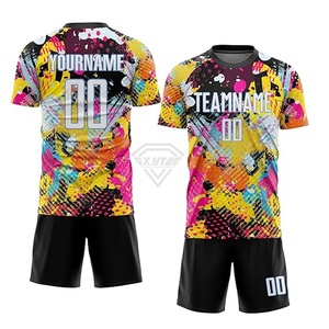 Tenue de football pour jeunes fabriquée au Pakistan 2026, uniforme de football personnalisé avec impression de logo, tailles plus grandes, uniforme de football pour équipe - Product Image 1