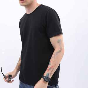 เสื้อยืดคอกลมแขนสั้นสีดำสำหรับผู้ชาย ทรงเข้ารูป สไตล์ลำลอง ผ้าถักเนื้อผ้าเจอร์ซีย์ ระบายอากาศได้ดี ผลิตจากผ้าฝ้าย 100% สีพื้น - Product Image 1