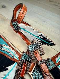 Ensemble de harnais équestre décoratif en cuir occidental personnalisé avec logo, franges en plumes et incrustations turquoise pour l'équitation 2026 - Product Image 3