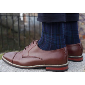 Calcetines Clásicos de Tartán Azul Royal Stewart, Diseño Moderno de Sarga Highland, Accesorio para Trajes y Kilt - Product Image 3