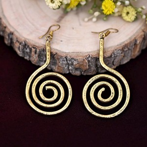 Boucles d'oreilles en laiton non toxiques, matériau sûr, finition lisse, prix d'usine en gros, artisanat métallique - Product Image 1