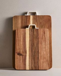 Grande planche à découper en bois, idéale pour les repas en famille, les services de traiteur et la préparation de repas en gros. - Product Image 4
