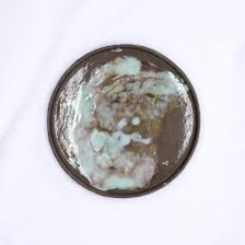 Assiette ronde artistique en résine ILAHI - Durable pour servir, offrir en cadeau, décorer l'intérieur - Product Image 3
