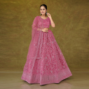 Conjunto de Lehenga Choli de tela fina con adornos artesanales refinados y dobladillo tejido ancho |   Ropa de Ceremonia y Festiva para Mujer para Negocios al por Mayor - Product Image 4