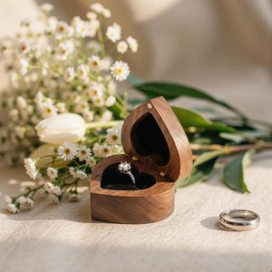 Boîte à bague de fiançailles en bois mince en forme de cœur, étui porte-bague pour cérémonie de mariage, jour commémoratif, anniversaire - Product Image 3