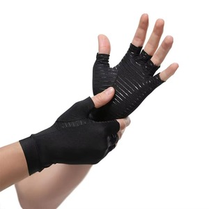 Gants demi-doigts en maille respirante unisexe pour l'été, en polyester et lycra, à enfiler - Product Image 3