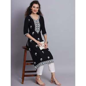 Kurti formel noir en modal brodé avec dentelle, boutons et cristaux, style Chickenkari - Product Image 1