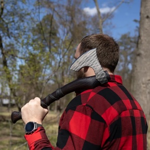 Hache de combat de style Viking en acier à haute teneur en carbone, fabriquée à la main, manche en bois, fourreau en cuir, personnalisable, vente en gros, couteaux de survie Viking - Product Image 3