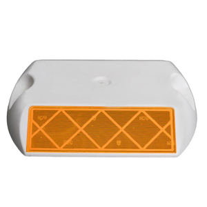 Borne de signalisation routière prismatique réfléchissante DM500 – Delineateur de voie routière robuste en ABS pour asphalte et béton - Product Image 4