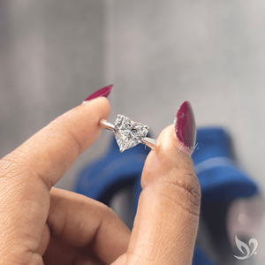Anillo de compromiso de lujo con diamante solitario de 3 quilates, cultivado en laboratorio, con engaste de tallo pellizcado en oro blanco de 10K. - Product Image 4