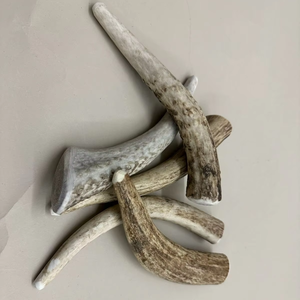 Friandises pour chiens en corne de chèvre 100 % naturelles de qualité supérieure, à mâcher durablement pour un usage quotidien, en vente - Product Image 1