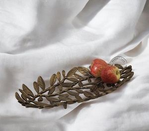Plato para servir aperitivos, elevadores de exhibición de alimentos de aluminio fundido y platos en forma de hoja para bandejas y platos para servir fiestas - Product Image 1