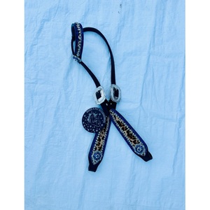 Ensemble de têtière et de collier de poitrail pour cheval en cuir noir style western à imprimé léopard, avec conchos en strass bleus et franges, équipement équestre - Product Image 2