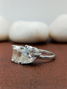 แหวนแต่งงานทรงลูกแพร์ทันสมัยจาก D'VINS JEWELS เพชรทรงเหลี่ยมเจียระไนแบบบริลเลียนท์ สี D ขาว โรสโกลด์ เพชรเพาะเลี้ยงในห้องปฏิบัติการ - Product Image 2