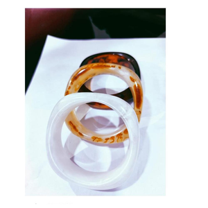 Bracelets en résine au design élégant, légers et aux couleurs vibrantes, pour la mode féminine et l'usage quotidien, pour l'exportation en gros - Product Image 1