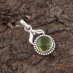 จี้เพอริดอตธรรมชาติวินเทจขายส่ง เงินแท้ 925 ชุบแพลตตินัม พลอยสีเขียว ราคาส่งจากโรงงานเครื่องประดับ - Product Image 3
