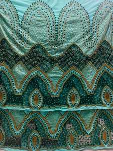 Tela de Terciopelo de Alta Calidad con Cuentas Bordadas, Bordado Intrincado, Decoración con Pedrería, Ecológica, Elegante y Tradicional - Product Image 2