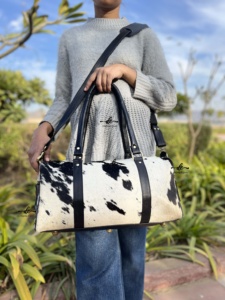 Nueva Colección de Bolsos de Cuero Vacuno, Multiusos, Hechos a Mano, con Pelo, Unisex, de Gran Tamaño - Product Image 6