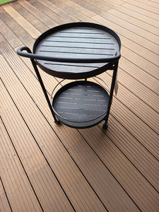 Chariot de rangement moderne à 2 niveaux en métal avec roulettes et lattes en PS pour intérieur et extérieur - Product Image 2