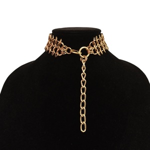 Gargantilla de malla metálica en tono dorado: Collar llamativo de latón y acero inoxidable Ash - Product Image 3