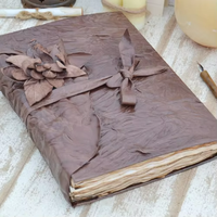 Journal en cuir antique orné de motifs floraux, véritable Grimoire, couverture souple, grand format, carnet de notes vintage fait main, pages à bords festonnés, lecture classique