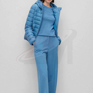 Veste matelassée à capuche bleue de haute qualité pour femmes, fermeture éclair sur toute la longueur des manches, vêtements d'hiver, logo personnalisé imprimé, veste matelassée pour femmes - Product Image 3