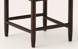 Silla de Madera Oscura Estilo Vintage con Respaldo Tallado Artesanal y Estructura Robusta, Fabricante de Muebles Comerciales para Hostelería - Product Image 3