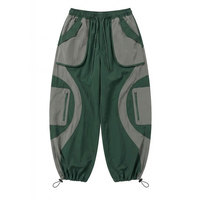 Urban Parachute-Hose für Herren mit entspanntem, weitem Schnitt, sicherem Bund, Taschen und Bündchen für den Alltag.
