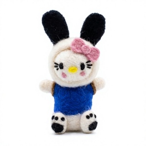 Poupée lapin en feutre faite à la main traditionnelle, nœud rose, robe bleue, 100% laine, écologique, décoration murale, taille personnalisée, décoration de Noël - Product Image 2
