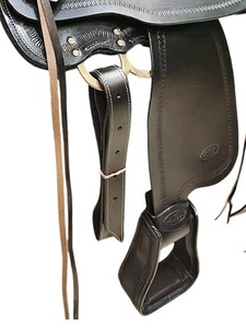 Selle Western en cuir faite main sur mesure avec arceau en bois, décorations florales, assise profonde confortable et quincaillerie en acier inoxydable - Product Image 3