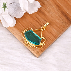 จี้ทองเหลืองดีไซน์เนอร์ประดับไฮโดรอะพาไทต์ทรงเบเซลสำหรับผู้หญิง - Product Image 2