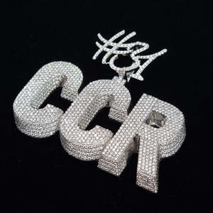 Collar con Colgante CCR Personalizado en Oro Blanco con Letras 3D con Incrustaciones de Diamantes # 31 Piedras de Moissanita y Topper para Hombre - Product Image 1