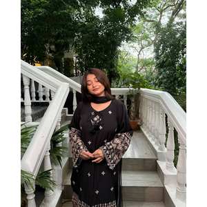 Designer XL Top-Bottom et Dupatta avec fil Zari & Sequins Broderie - Product Image 2