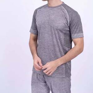 Camiseta Deportiva de Poliéster Personalizada Talla Estadounidense, de Secado Rápido, Ajustada, con Manga Corta y Cuello Redondo, con Serigrafía - Product Image 3