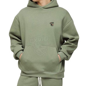 Ensemble de survêtement confortable pour homme avec un design tendance et une coupe extensible, parfait pour se détendre toute la journée - Product Image 4