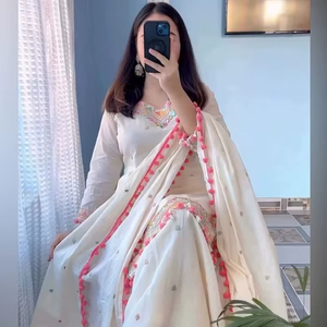 ซาลวาร์ Kameez ผ้าคอตตอนแท้ปักลายดีไซน์เนอร์ทำงานทรงหลวมสวมใส่สบายหรูหราเนื้อผ้าแห้งเร็ว - Product Image 1