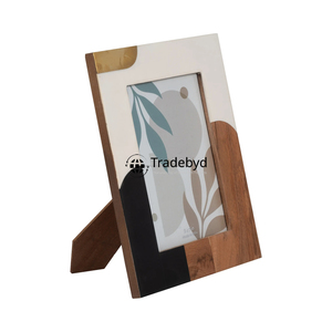Cadre photo créatif en résine de luxe fait main avec finition brillante - Cadre décoratif design par Tradebyd - Product Image 1