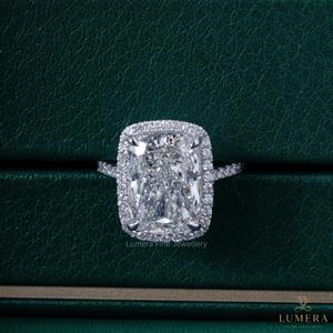 Anillo de Compromiso de Lujo con Diamante Cultivado en Laboratorio con Certificación IGI, Corte Cojín, Halo y Banda con Micro Pavé, Chapado en Oro de 9/10/14/18K para Mujer - Product Image 2