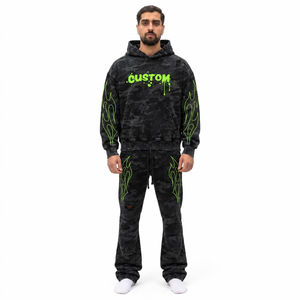 Conjunto Deportivo con Capucha para Hombre, Camuflaje Negro, Estampado de Llamas Verde Neón, Estilo Urbano, Bolsillos con Cordón, Corte Regular, 100% Algodón - Product Image 1
